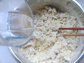 营养美味不止一点点——杂粮葱油饼的做法步骤:2