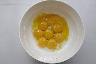 夏日冰饮——芒果冰淇淋的做法步骤:2
