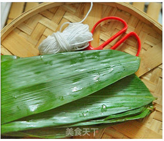 瑶柱酱肉粽的做法步骤:2