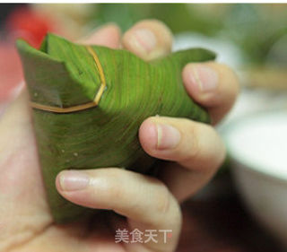 瑶柱酱肉粽的做法步骤:11