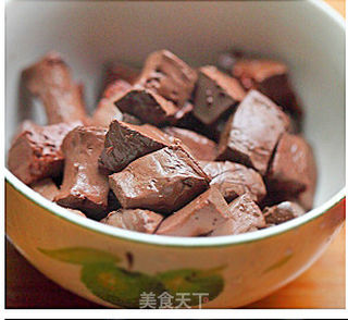 丝瓜鸭血汤的做法步骤:3