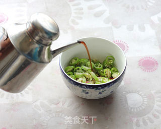 辣的万种风情---鲜辣蘸水兔的做法步骤:11