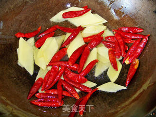 心蓝手制私房菜【姜辣鸡翅】——貌似辣妹还是辣妹的做法步骤：4
