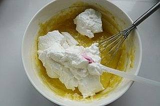原味戚风蛋糕的做法步骤:9