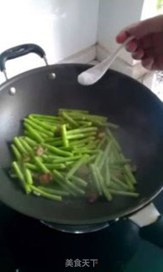 西班牙火腿肉炒豆角的做法步骤:6