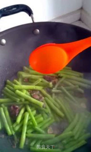 西班牙火腿肉炒豆角的做法步骤:7