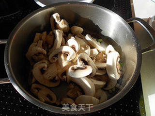 【蘑菇炒鸡蛋】家常鲜美的小炒的做法步骤:5