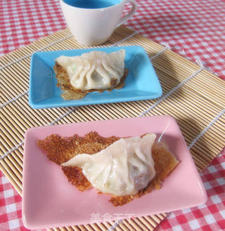【三鲜炸饺】PK【三鲜酥网煎饺】的做法步骤:16