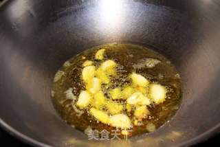 板栗红烧鸡的做法步骤:4