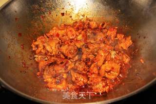 板栗红烧鸡的做法步骤:7