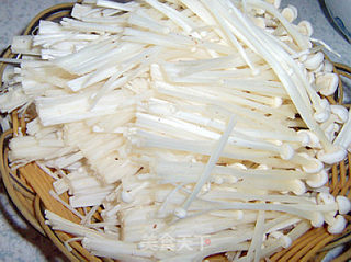把营养美味卷起来----苦瓜培根金针菇卷的做法步骤：3