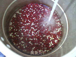 红豆薏仁汤的做法步骤:2
