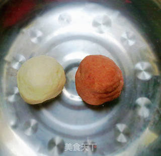 玫瑰腐乳双色馒头卷的做法步骤:3