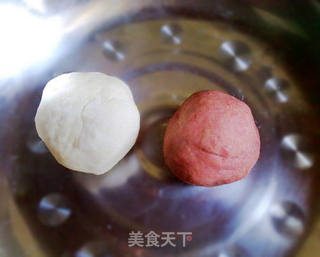玫瑰腐乳双色馒头卷的做法步骤:4