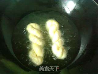蜂蜜软麻花——街头热门小吃轻松做的做法步骤:6