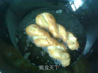 蜂蜜软麻花——街头热门小吃轻松做的做法步骤:7