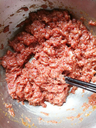 多汁香芹牛肉煎饺的做法步骤:4
