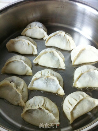 多汁香芹牛肉煎饺的做法步骤:9