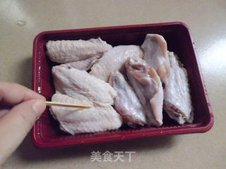 三诀窍做出美味与美貌并重的诱人鸡翅——蚝油鸡翅的做法步骤：3