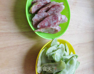 新鲜蔬菜新鲜吃——{扁豆炒香肠}的做法步骤:2