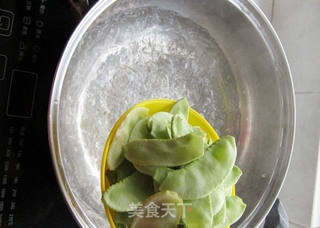 新鲜蔬菜新鲜吃——{扁豆炒香肠}的做法步骤:3