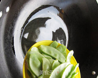 新鲜蔬菜新鲜吃——{扁豆炒香肠}的做法步骤:5