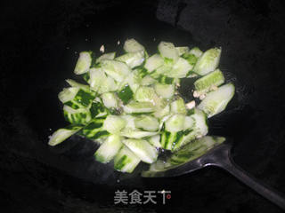 简单的减肥菜-青瓜炒木耳的做法步骤:5