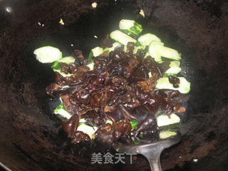 简单的减肥菜-青瓜炒木耳的做法步骤:6