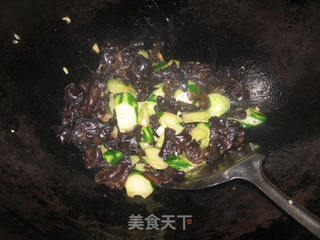 简单的减肥菜-青瓜炒木耳的做法步骤:7