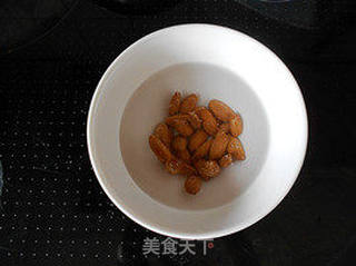 【红枣杏仁银耳羹】夏季的润肤养颜,滋阴补血益气佳品的做法步骤:3