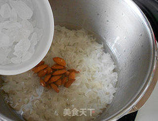 【红枣杏仁银耳羹】夏季的润肤养颜,滋阴补血益气佳品的做法步骤:6