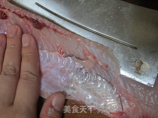 铁锅不粘的秘诀:铁锅煎烧豆腐鱼的做法步骤:3