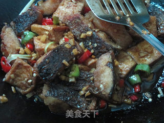 铁锅不粘的秘诀:铁锅煎烧豆腐鱼的做法步骤:23