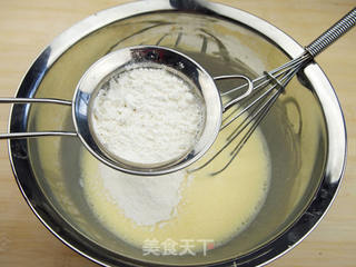 彩绘草莓戚风蛋糕卷的做法步骤:6