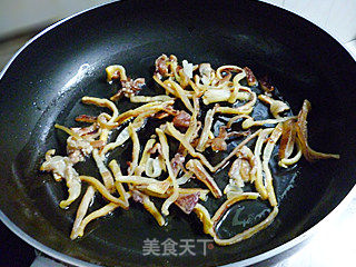 鱿鱼干炒荷兰豆的做法步骤:5