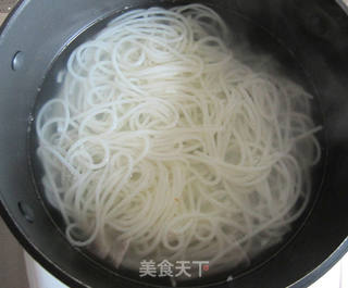 虾汤米线的做法步骤:14