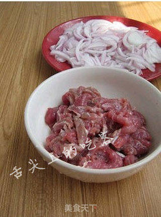 孜然羊肉——舌尖上的吃客的做法步骤:2
