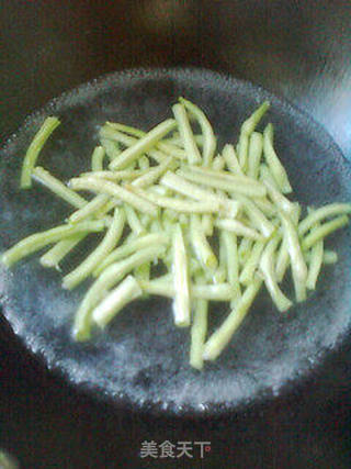 番茄酱烩豆角的做法步骤：2