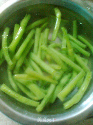 番茄酱烩豆角的做法步骤：3