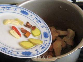 百页结竹笋红烧肉的做法步骤:5