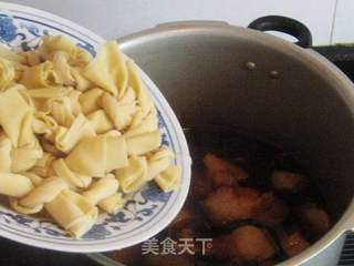 百页结竹笋红烧肉的做法步骤:7