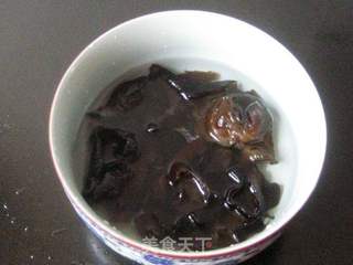 豆腐黑木耳炖咸青鱼的做法步骤:2