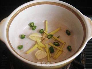 豆腐黑木耳炖咸青鱼的做法步骤:6