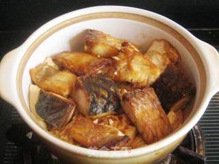 豆腐黑木耳炖咸青鱼的做法步骤:8