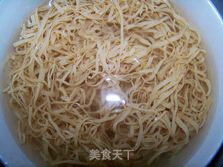 心蓝手制私房菜【口味发丝千张】——我的双面辣妈的做法步骤:3
