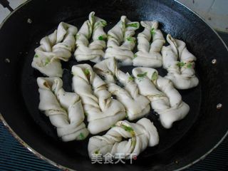 翻花卷的做法步骤：12