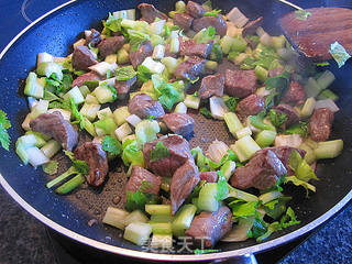 牛肉煮意粉的做法步骤:5