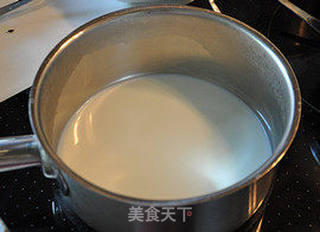 【红豆桃仁双皮奶】夏季消暑甜品的做法步骤:2