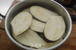 呲啦一声响-【油泼蒜香蒸茄条】的做法步骤：1