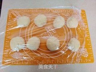 少油的花形豆沙面包的做法步骤:4